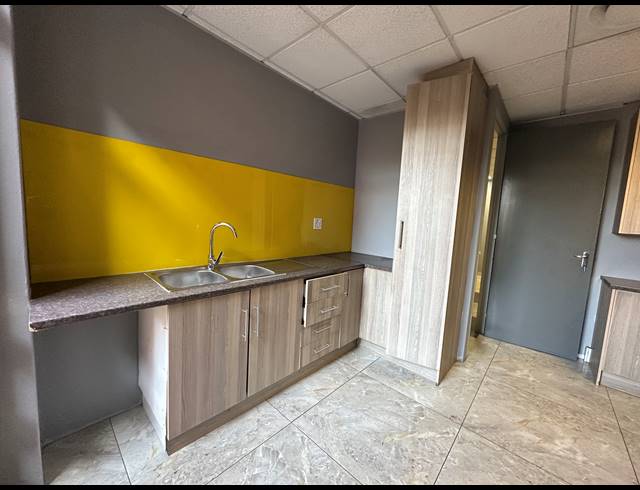 317M² OFFICE TO LET IN WOODMEAD